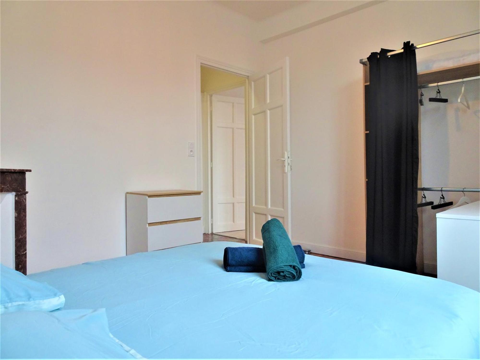 Chambre Privee Et Spacieuse Au Sein D'Un Logement Partage - Central, Quartier Villebourbon - 3 Chambres Doubles - 2 Balcons - Places De Stationnements Gratuites - 5 Min A Pied Gare Et Hypercentre มงโตบ็อง ภายนอก รูปภาพ